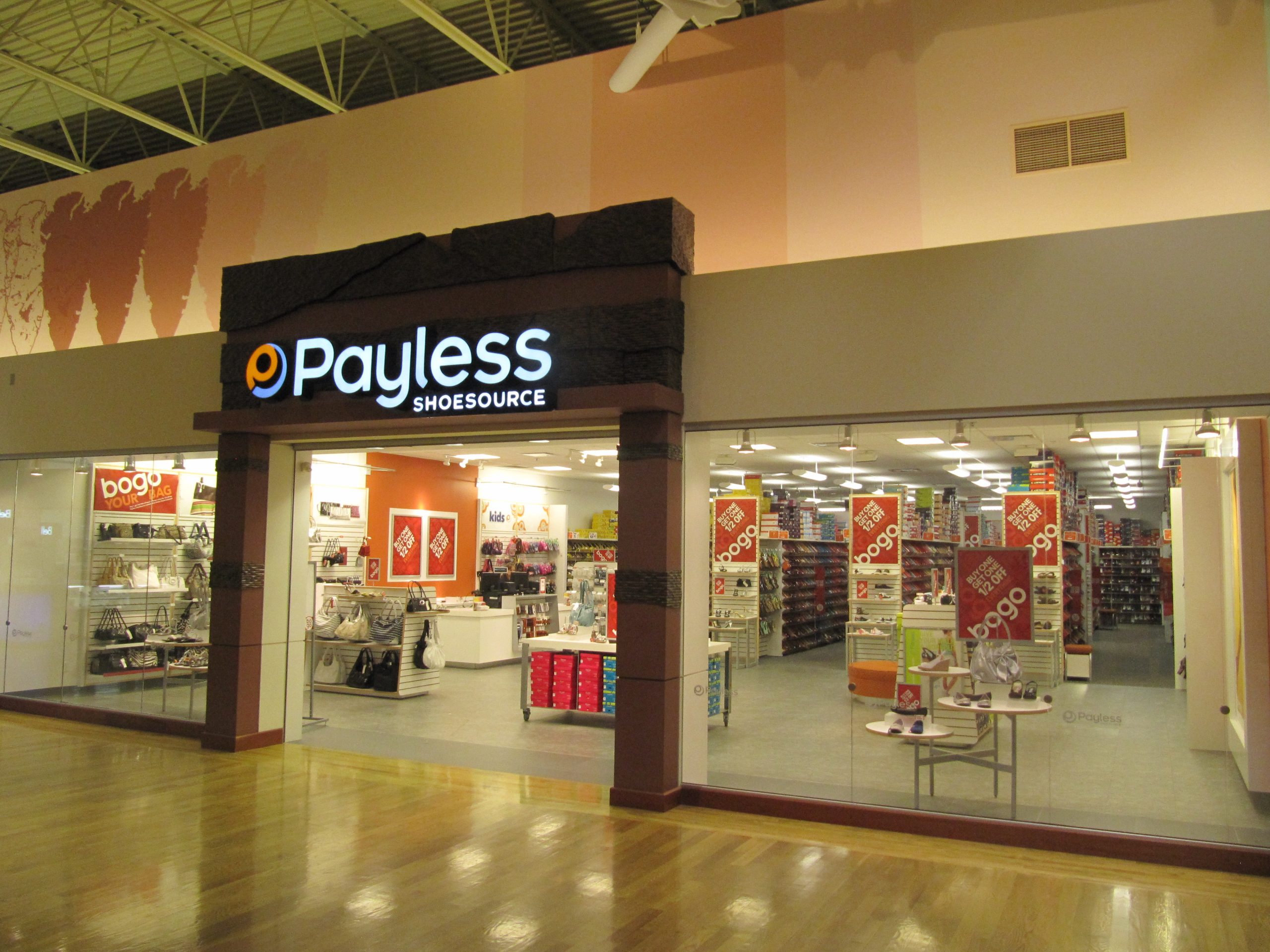Retail store in CrossIron Mills shopping centre – popupgo